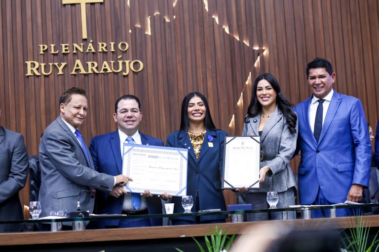 Artista Marciele Albuquerque recebe título de Cidadã do Amazonas