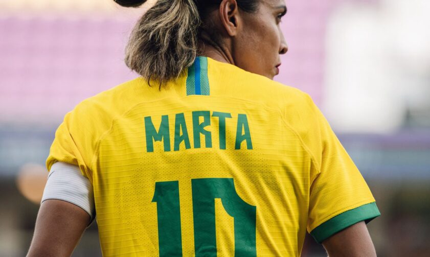 Marta é cortada da seleção após sofrer lesão no joelho esquerdo