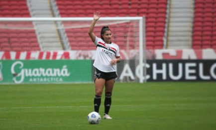 Nascida em Autazes, jogadora de futebol Micaelly Brasil é destaque no esporte