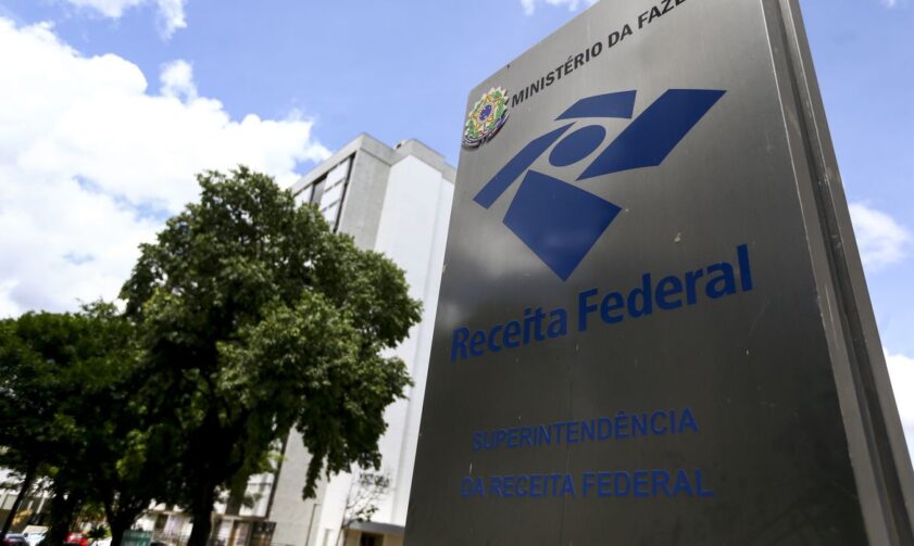 Arrecadação federal cresce 5,27% e bate recorde em fevereiro