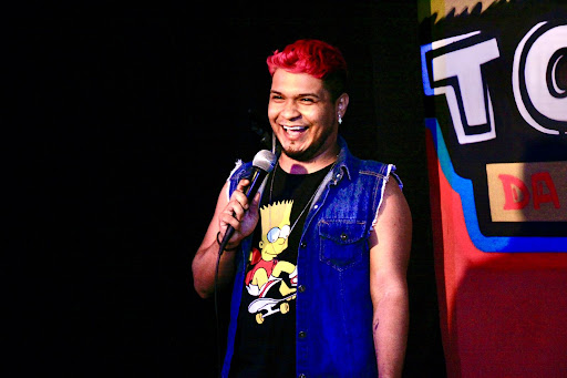 Primeiro humorista LGBT do gênero Stand Up Comedy é do Jorge Teixeira