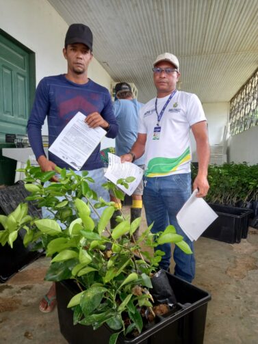 Kits de sementes e cartão do produtor são entregues em Benjamin Constant