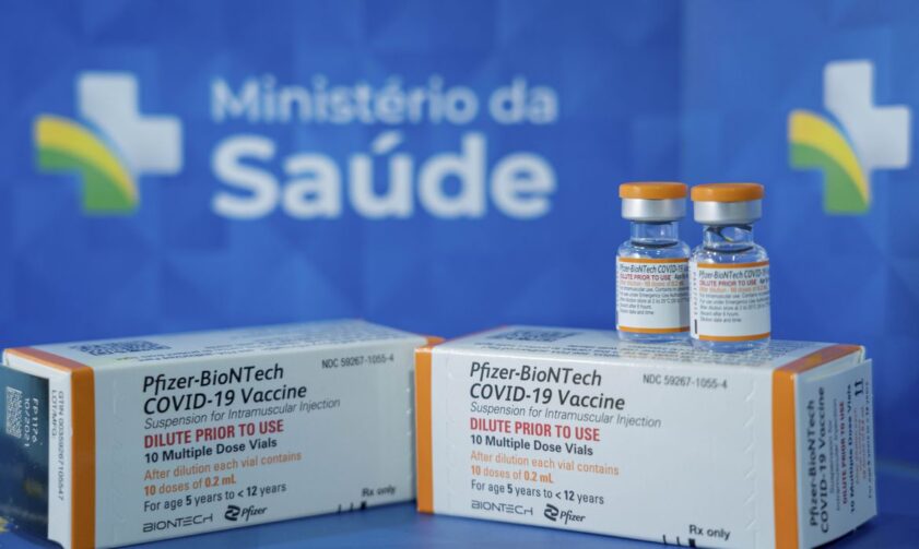 Covid-19: Rio suspende 2ª dose para adolescentes que tomaram Pfizer