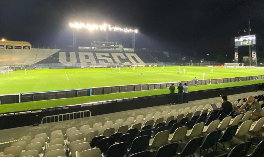 Vasco recebe Ponte Preta em busca da primeira vitória na Série B