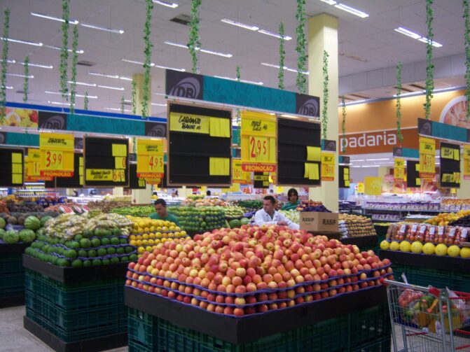 Supermercado em Manaus abre mais de 50 vagas de emprego para diversas áreas