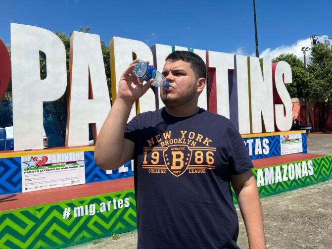 Saúde em Parintins: FVS-RCP orienta turistas que irão participar do Festival Folclórico