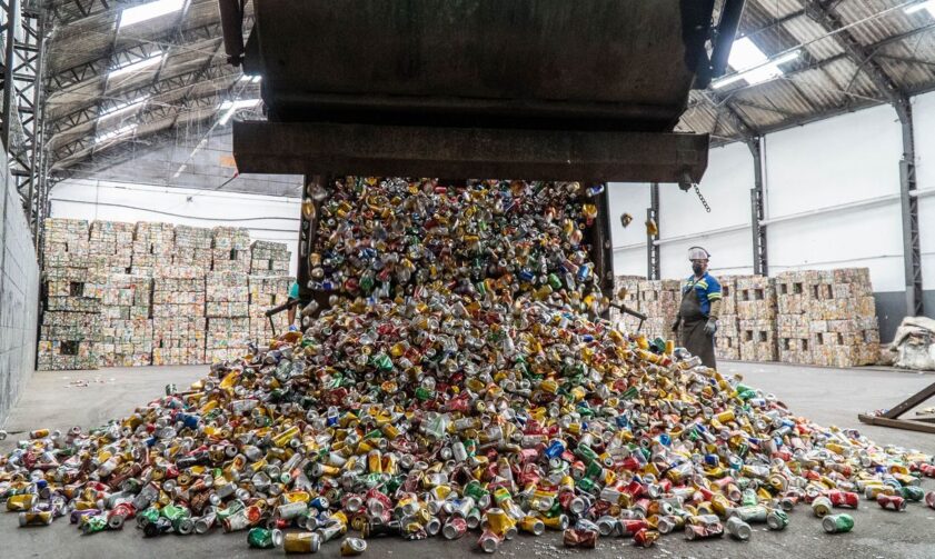 Índice de reciclagem no Brasil é de apenas 4%, diz Abrelpe