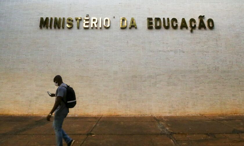 Ministério da Educação normatiza renegociação de dívidas com o Fies