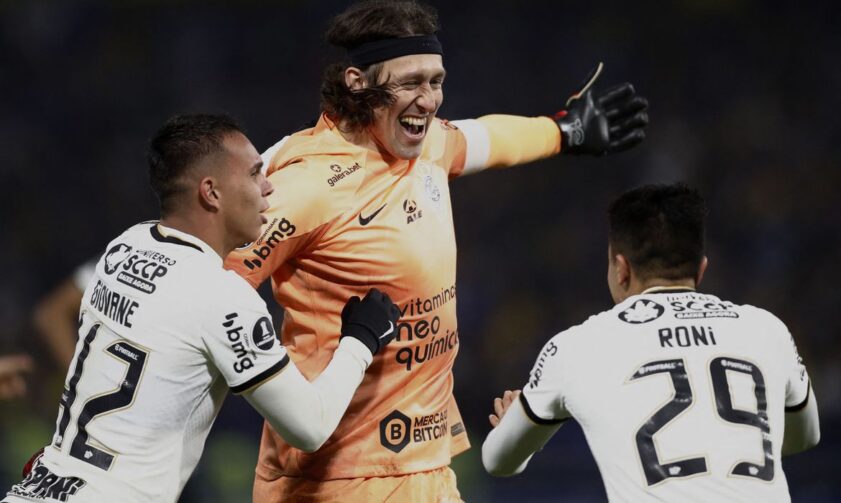 Corinthians supera Boca nos pênaltis e segue vivo na Libertadores