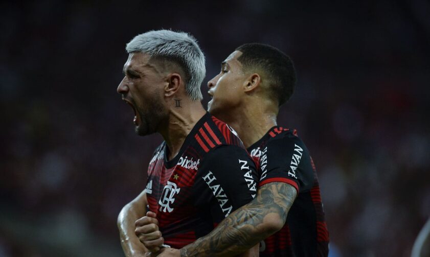 Arrascaeta desequilibra e Flamengo faz placar para chegar às quartas