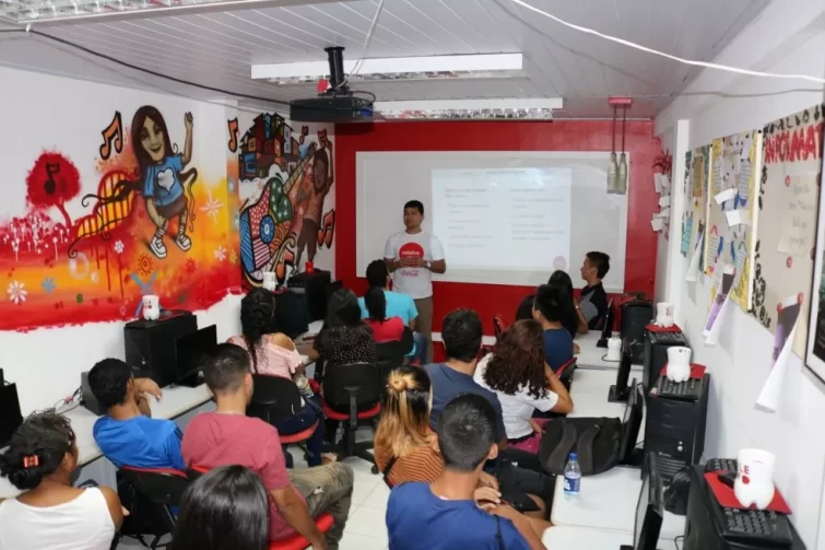 Curso gratuito do 'Coletivo Online' tem vagas para jovens do Amazonas