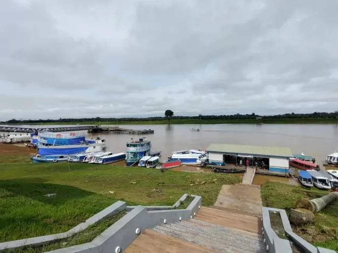 Prefeitura de Autazes proíbe que embarcações atraquem em trecho da orla do município
