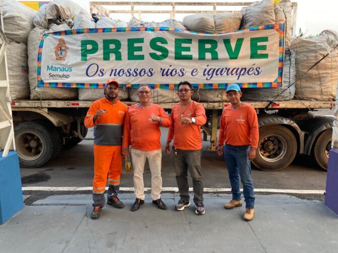 Ação no 'Dia Lixo Zero' retirou meia tonelada de resíduos do igarapé do Gigante, no Tarumã