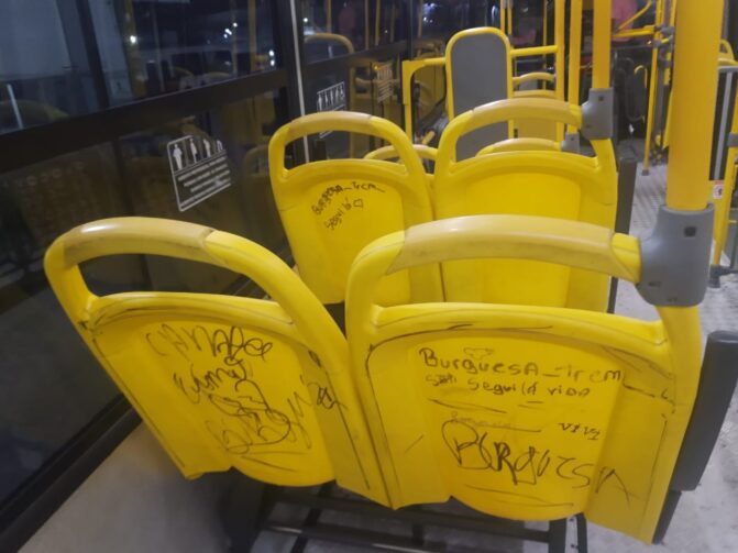 Prefeitura pede à população que denuncie atos de vandalismo em ônibus do transporte urbano de Manaus