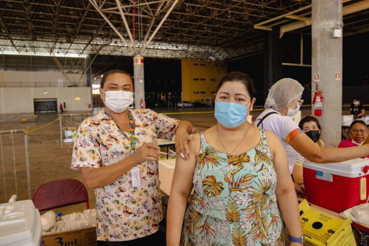 Procura diária pela vacina contra a Covid-19 tem queda de 65% em Manaus