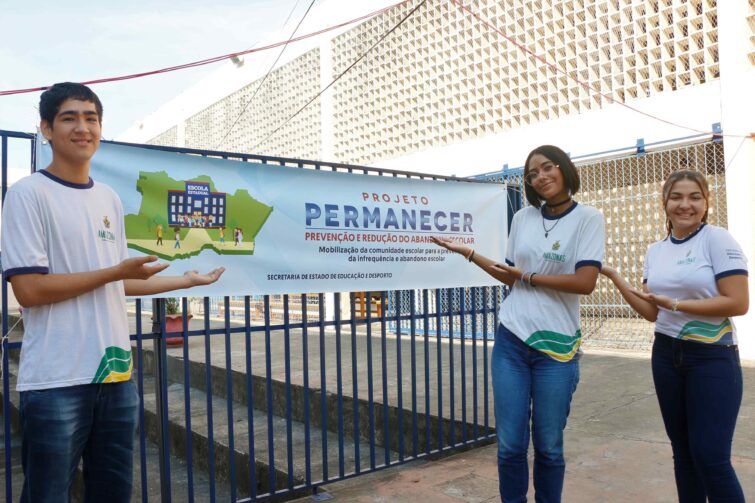 Secretaria de Educação promove mobilização do 'Projeto Permanecer’ em escolas do AM