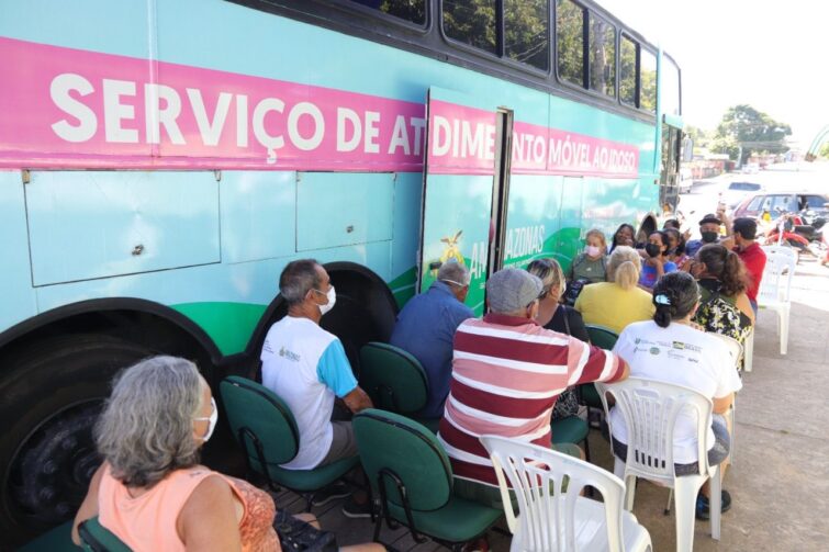 'Ônibus do idoso' chega ao Jorge Teixeira, na zona leste de Manaus