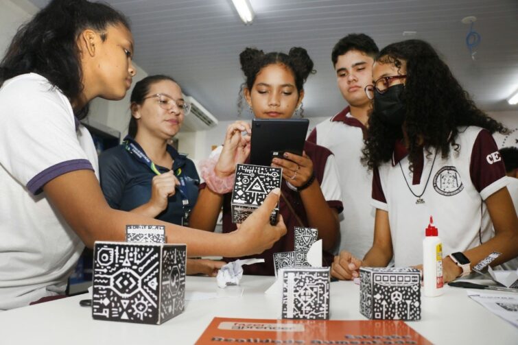 Calha do Médio Solimões recebe laboratórios de robótica e entrega de escola estadual 100% revitalizada