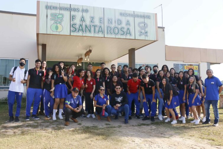 Alunos do AM participam da Feira de Agronegócios da Fazenda Santa Rosa