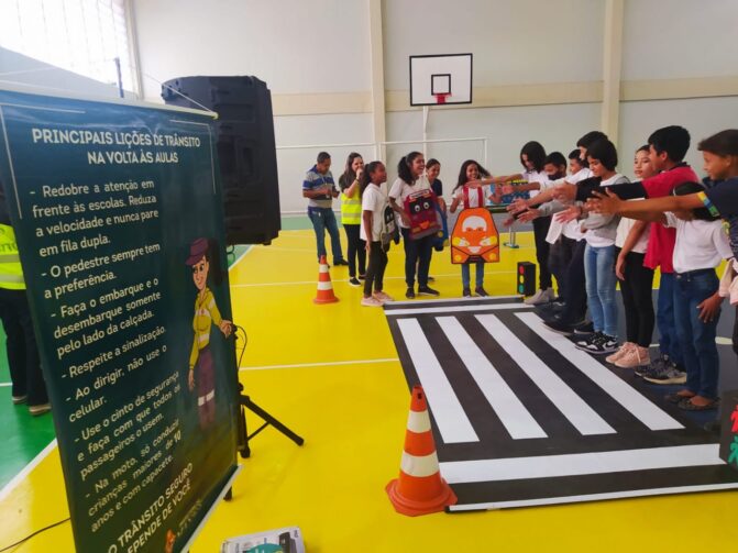 Estudantes do bairro Jorge Teixeira participam de atividade sobre educação no trânsito