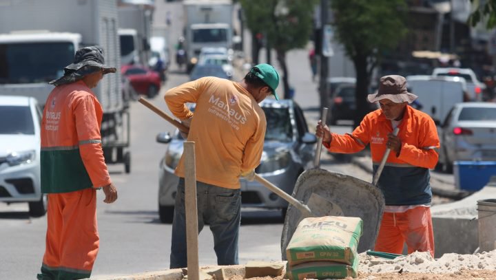 Rua do Fuxico, no bairro Jorge Teixeira, avança com as obras de infraestrutura