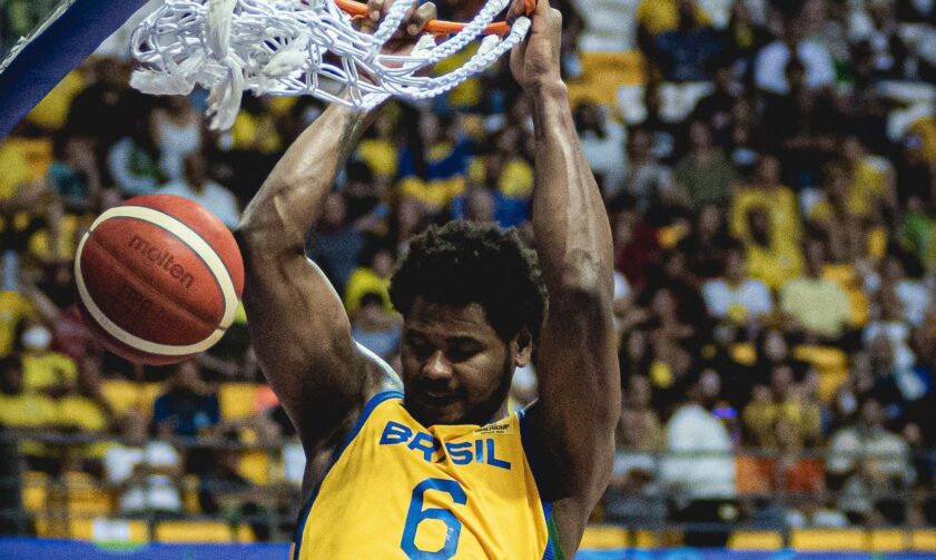 Brasil vira sobre Uruguai e segue invicto na AmeriCup de basquete