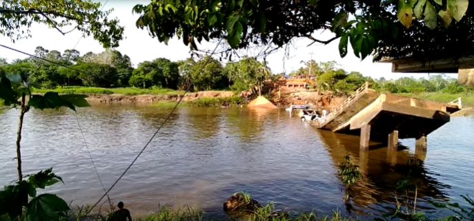 Balsas farão a travessia de veículos durante reconstrução da ponte na BR-319, no AM