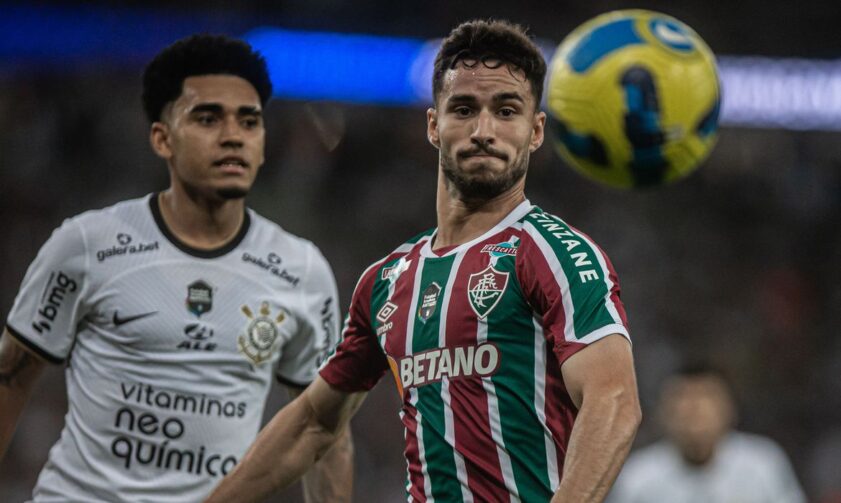 Com Libertadores como alvo, Corinthians e Fluminense jogam em Itaquera