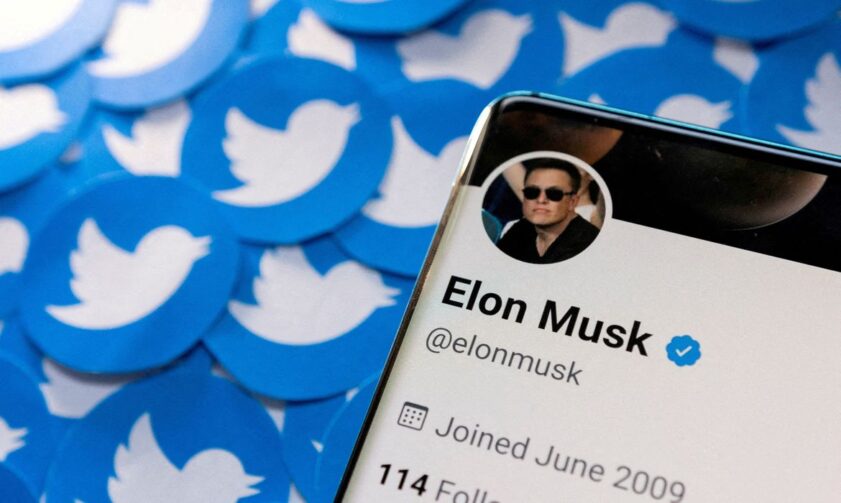 Elon Musk assume Twitter com demissões no alto escalão
