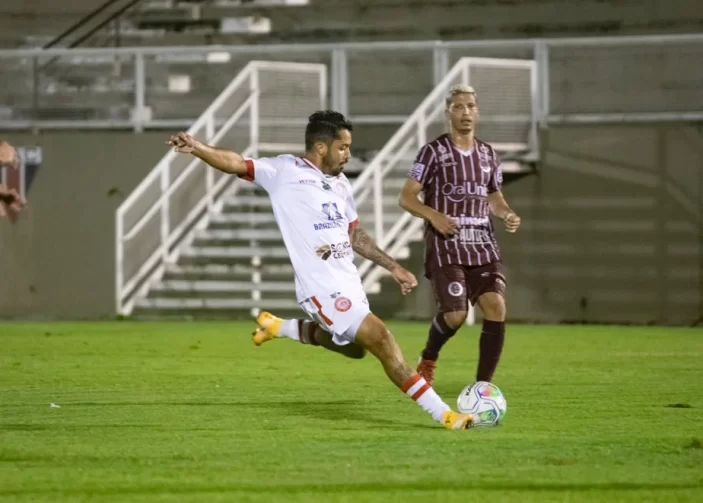 Nacional anuncia o meio-campo Romarinho vindo por empréstimo do Tombense-MG