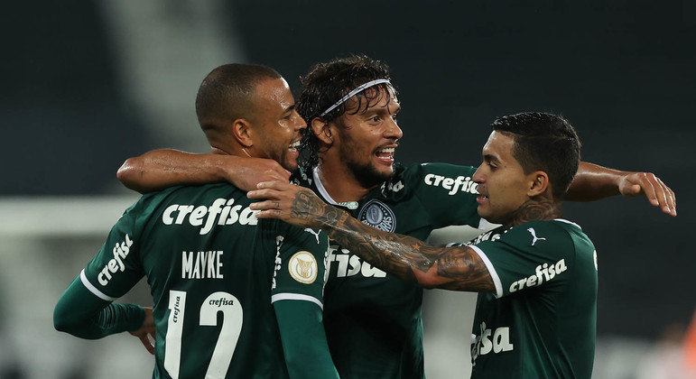 De virada, Palmeiras vence o Bota e aumenta a vantagem no Brasileirão