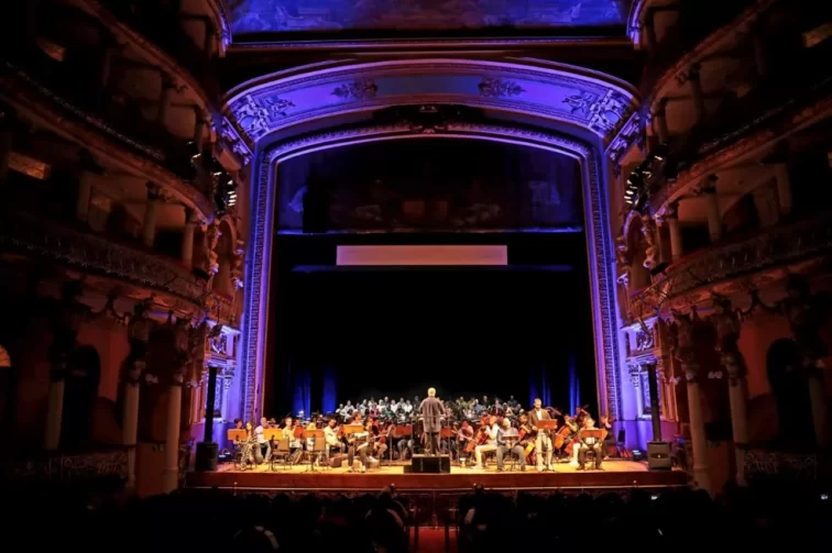 Teatro Amazonas recebe espetáculos de Halloween, toadas e balé nesta semana