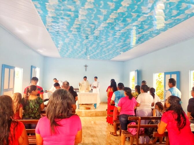 Paróquia de São Joaquim e Sant'Ana reinaugura igreja no Lago do Acará Miri