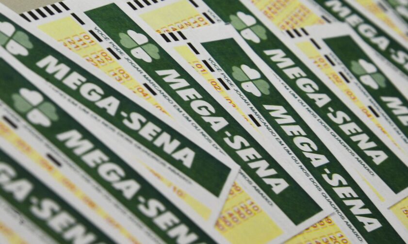 Mega-Sena acumula e sorteia R$ 65 milhões na quarta-feira