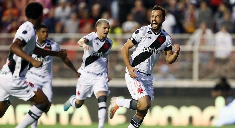 Vasco vence Ituano com gol de pênalti e garante retorno à Série A