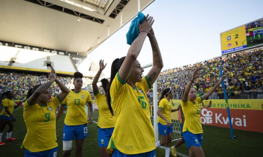 Seleção feminina bate Canadá nos acréscimos em último amistoso de 2022