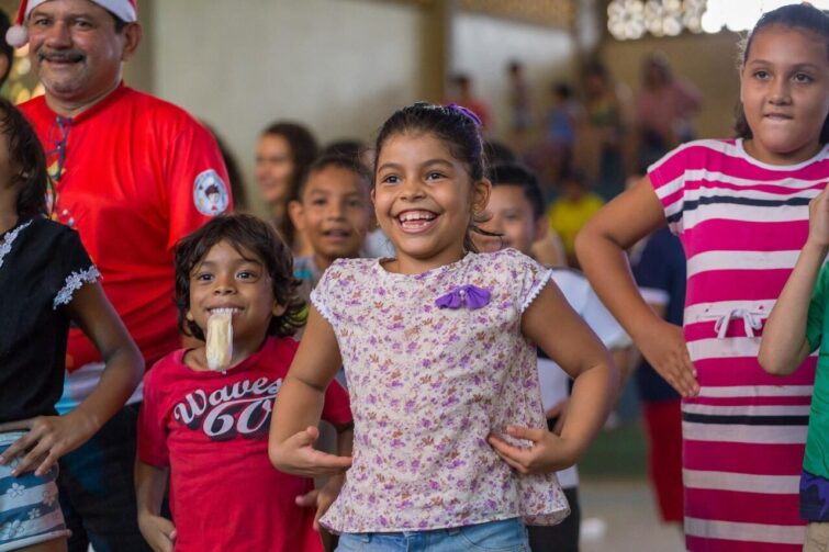 Ação Social ‘Explosão de Natal’ leva a magia da data para crianças da Zona Sul de Manaus