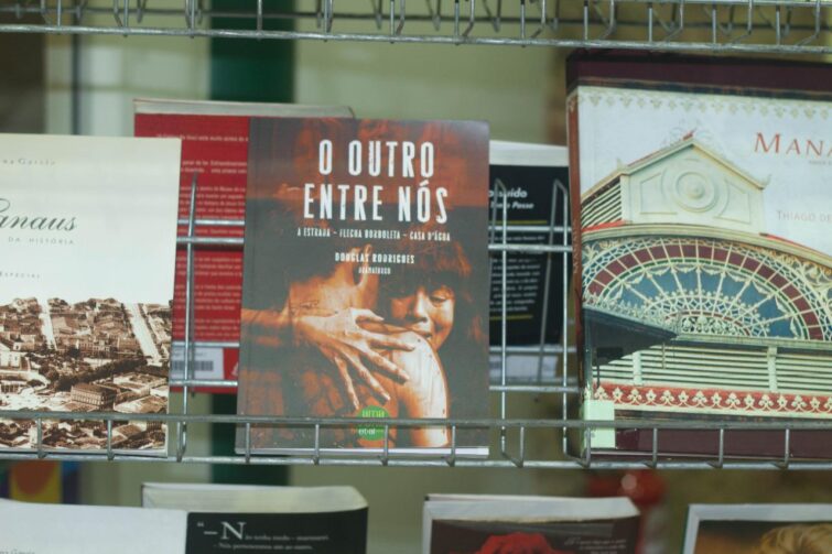 Acadêmico da UEA lança livro no Centro Cultural Zé Amador em Presidente Figueiredo