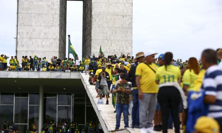 CBF condena uso da amarelinha em atos antidemocráticos e de vandalismo