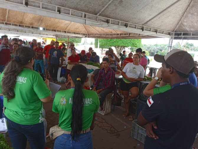 Produtores rurais e feirantes de Presidente Figueiredo recebem orientações sobre setor primário