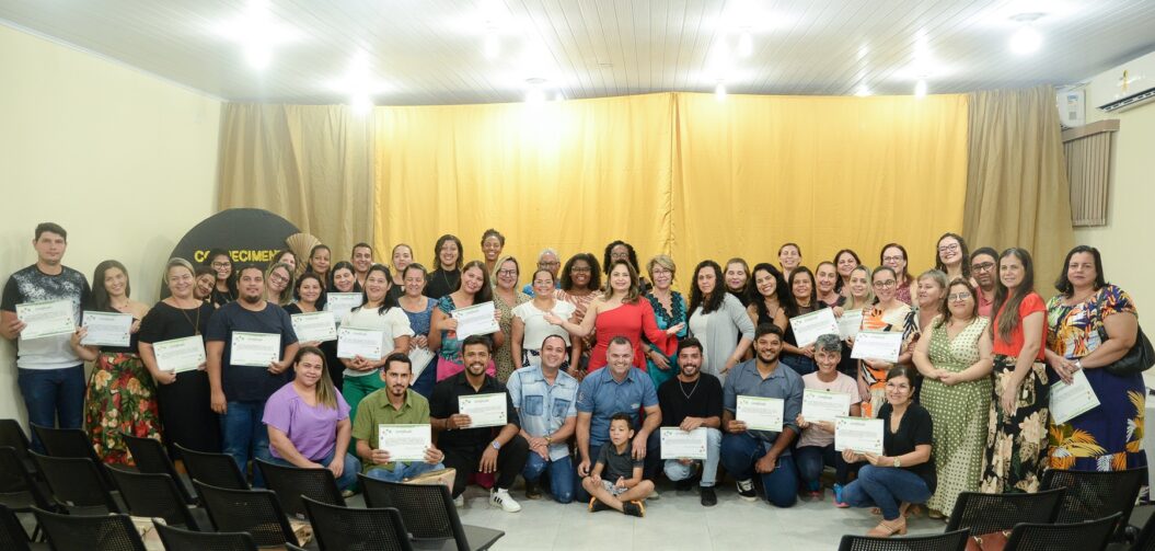 Professores da educação infantil e fundamental de Ji-Paraná recebem homenagem