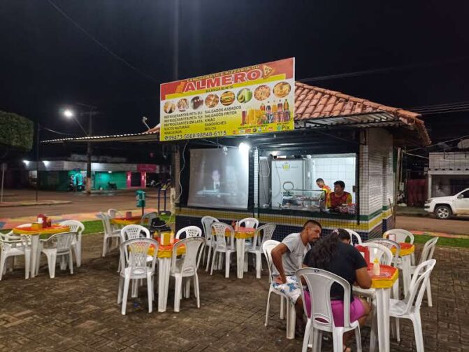 Boxes da Praça Otaviano de Melo são fonte de renda para comerciantes em Autazes