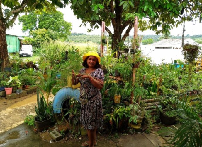 Professora cria espaço para venda de plantas em Presidente Figueiredo