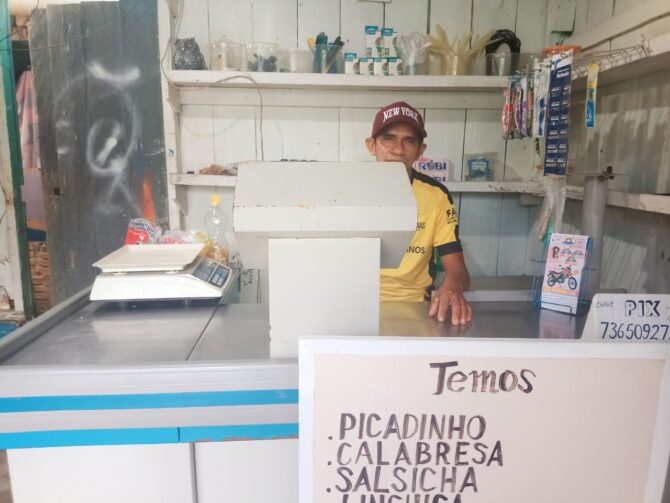 Comerciante fala dos desafios e da busca por expansão de sua mercearia em Parintins