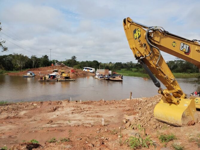 Reconstrução de pontes que dão acesso a Autazes pode durar um ano, diz Dnit