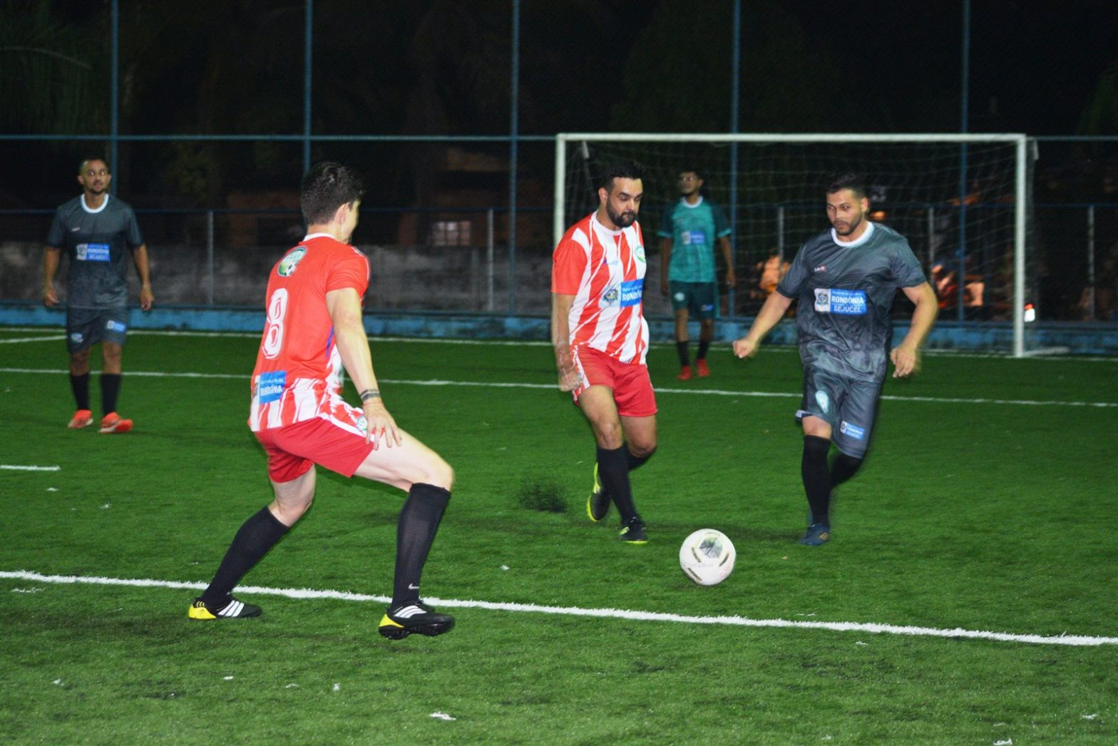 Três jogos movimentaram o Municipal de Futebol Suíço na noite de ontem