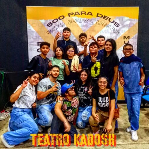 Entre palcos: a jornada do grupo de teatro Kadosh com ensinamentos através da arte