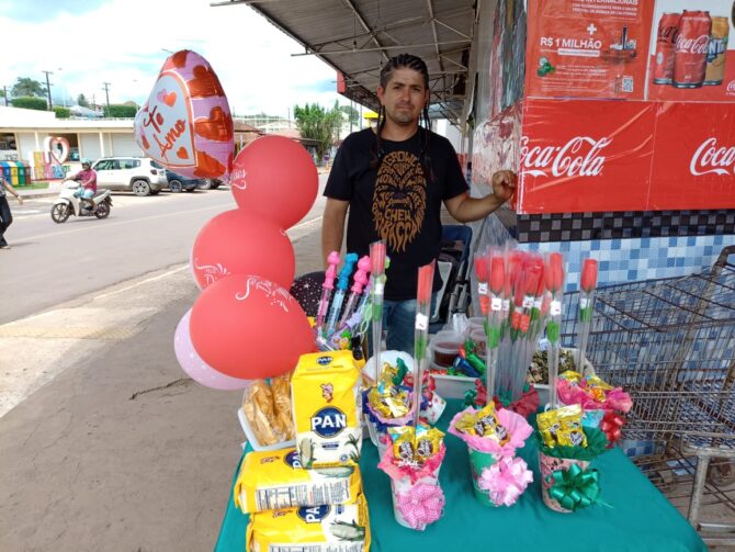 Conheça Miguel Vanegas: vendedor vnezuelano que encontrou uma nova vida em Presidente Figueiredo