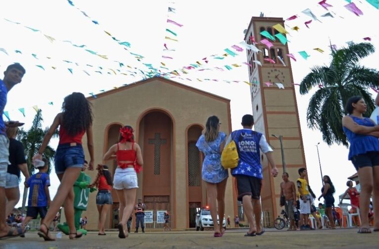 Conheça a história da Catedral de Nossa Senhora do Carmo em Parintins: um marco da fé e da cultura Tupinambarana