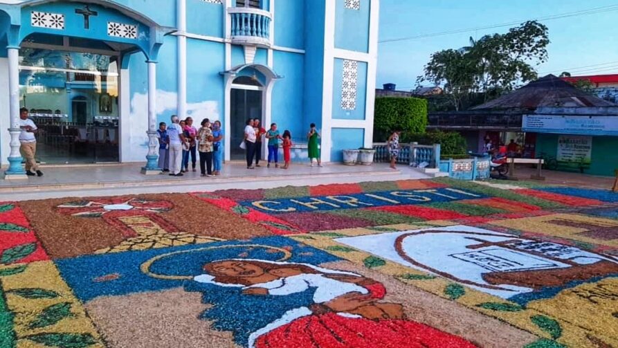 Autazes mantém a tradição de ornamentar tapetes para a celebração de Corpus Christi